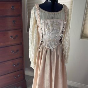 Renaissance costume- custom